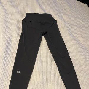 Alo Yoga 7/8 High-Waist Airbrush Legging
Color: Anthracite
Size: XXS